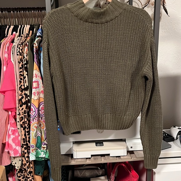 H&M Divided Mock Turtleneck- Dark Khaki Green Sweater - Picture 3 of 4